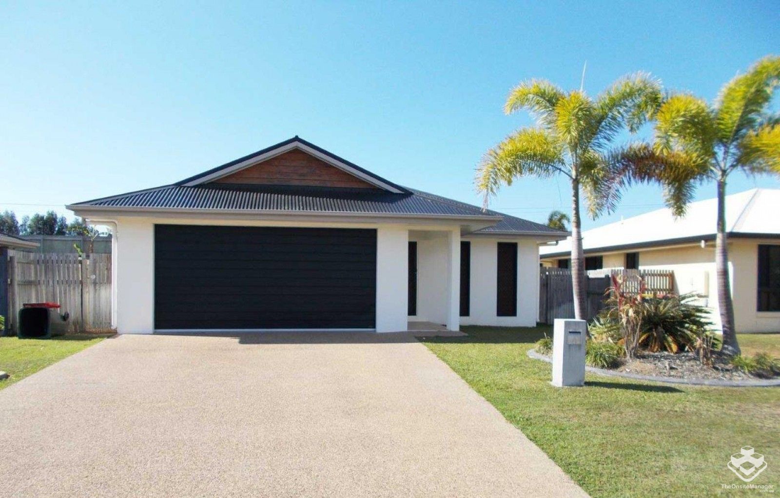 4 bedrooms House in 10 Rangeleigh Court MOUNT LOUISA QLD, 4814