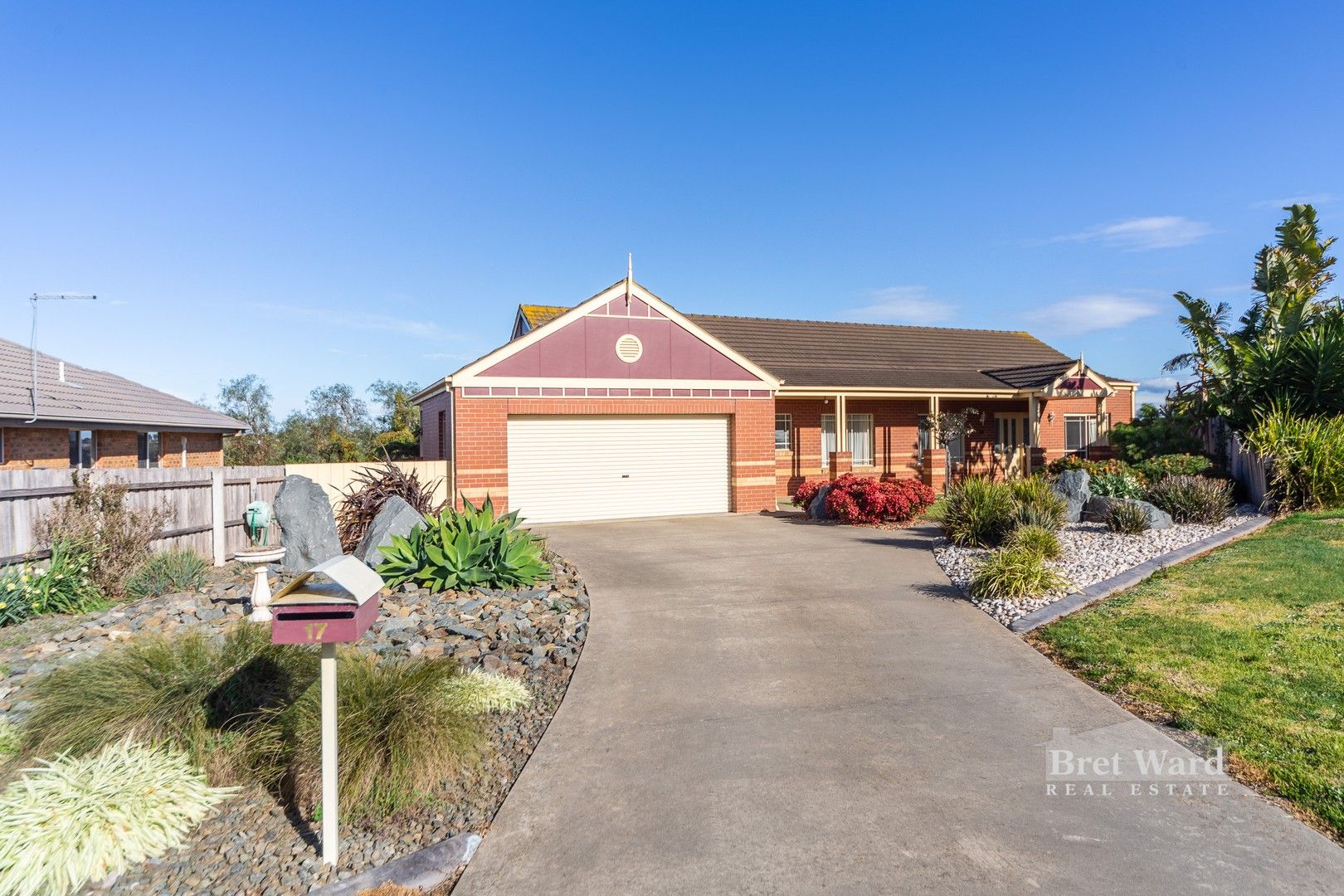 4 bedrooms House in 17 Bluff Court EASTWOOD VIC, 3875