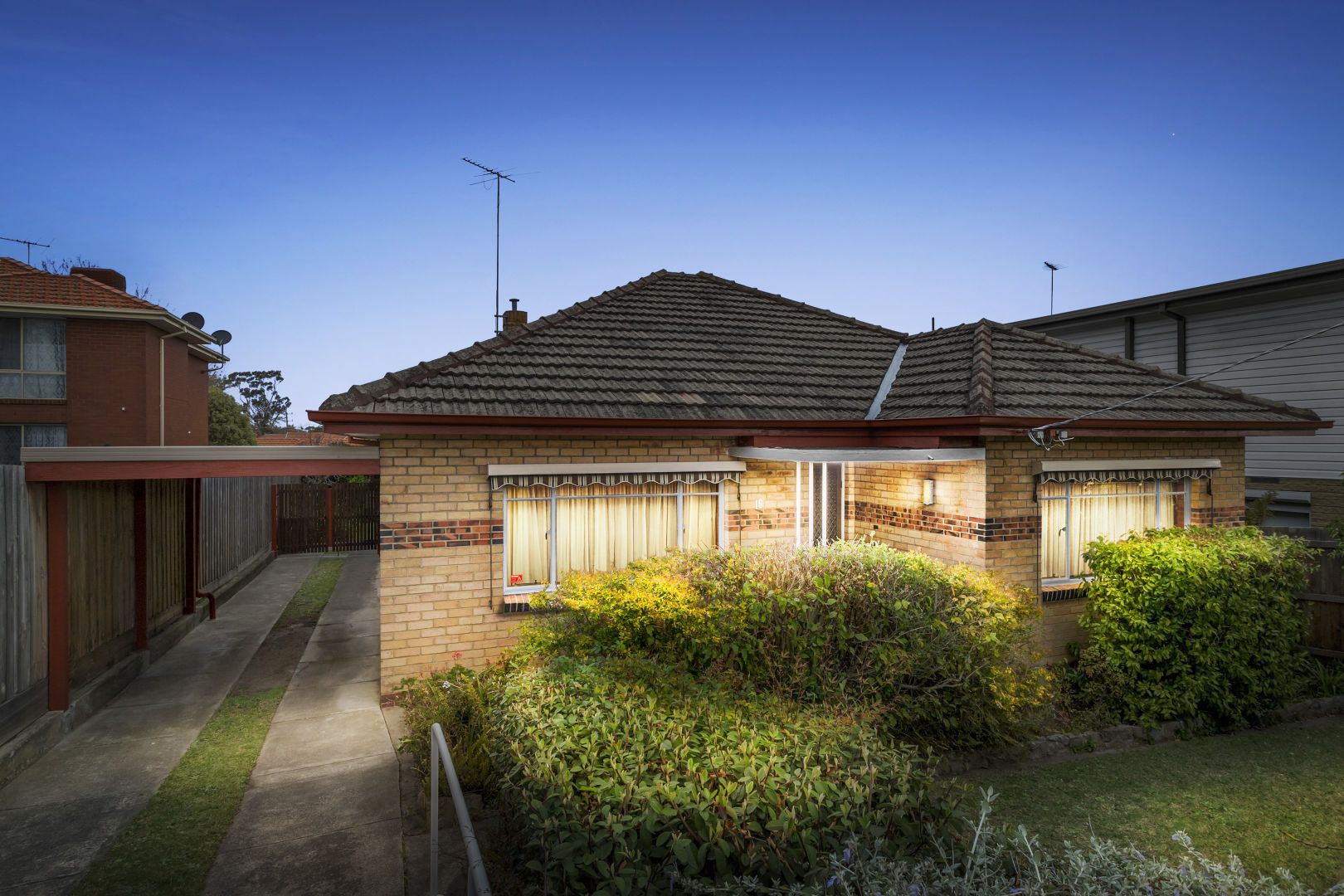 16 Ferntree Gully Road, Oakleigh East VIC 3166