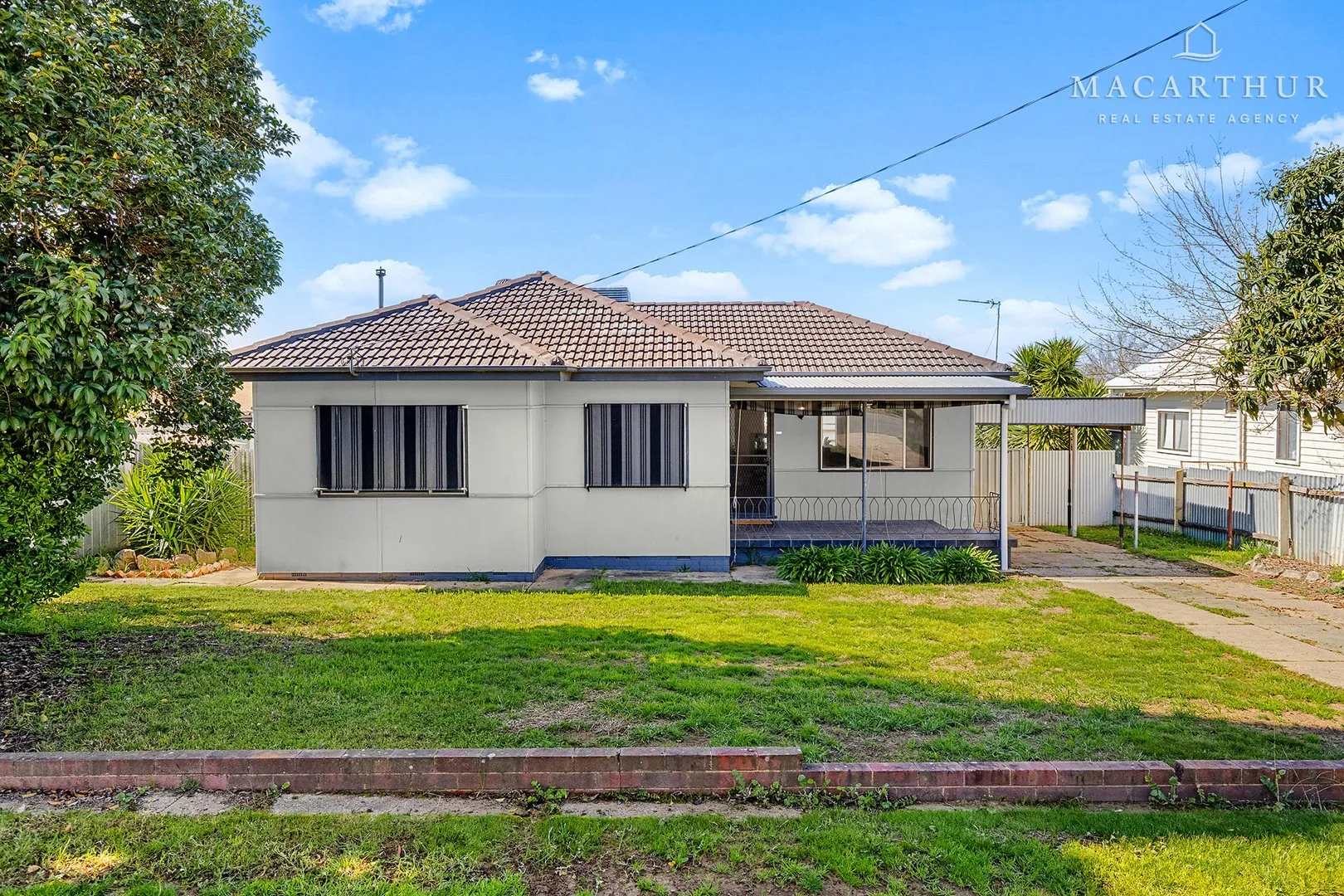 House, land 1012 m²