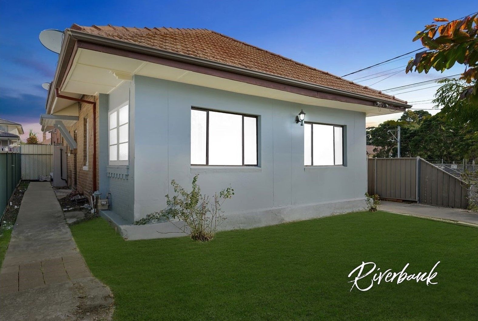 2 bedrooms House in 1/50 Locksley Avenue MERRYLANDS NSW, 2160