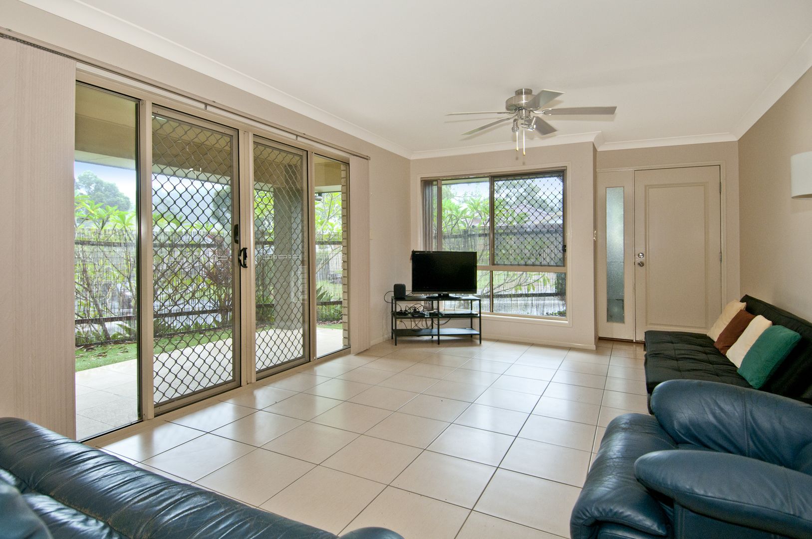 55 Woodlands Drive, Waterford QLD 4133, Image 2