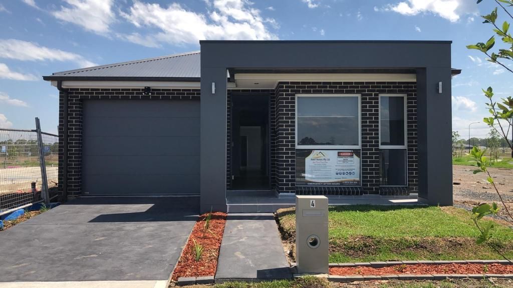 4 bedrooms House in 4 Charlie Street JORDAN SPRINGS NSW, 2747