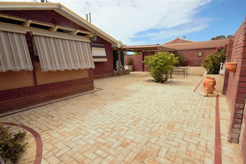 19 Nairn Street, Leeman WA 6514, Image 2