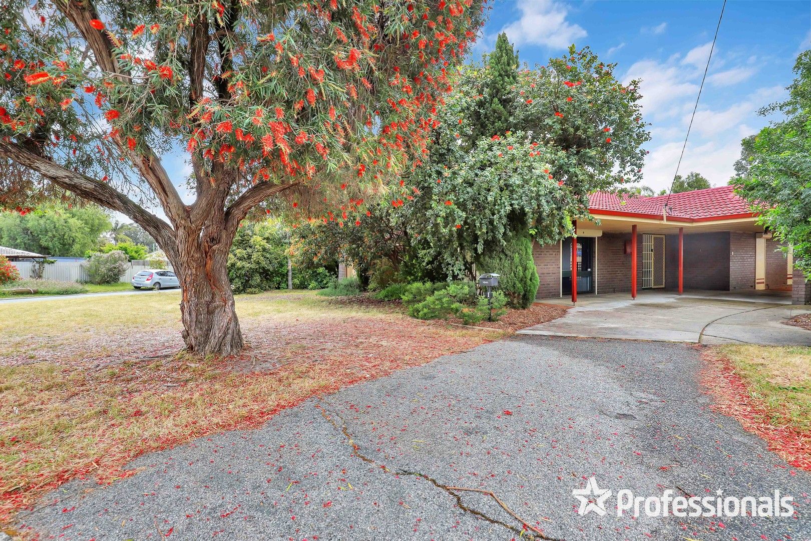 3 bedrooms House in 1 Mimosa Court KELMSCOTT WA, 6111