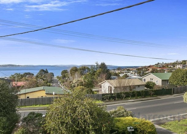 2/241A Roslyn Avenue, Blackmans Bay TAS 7052