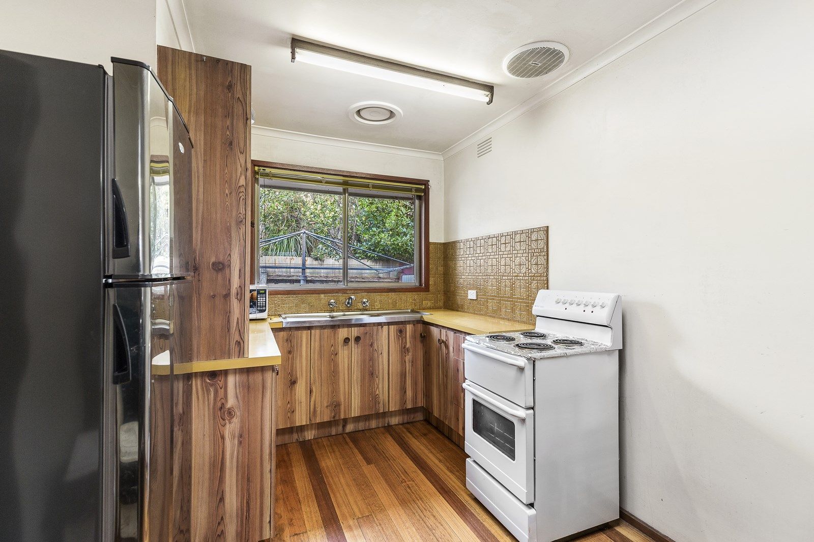 4/17 Lake Street, Reservoir VIC 3073, Image 2