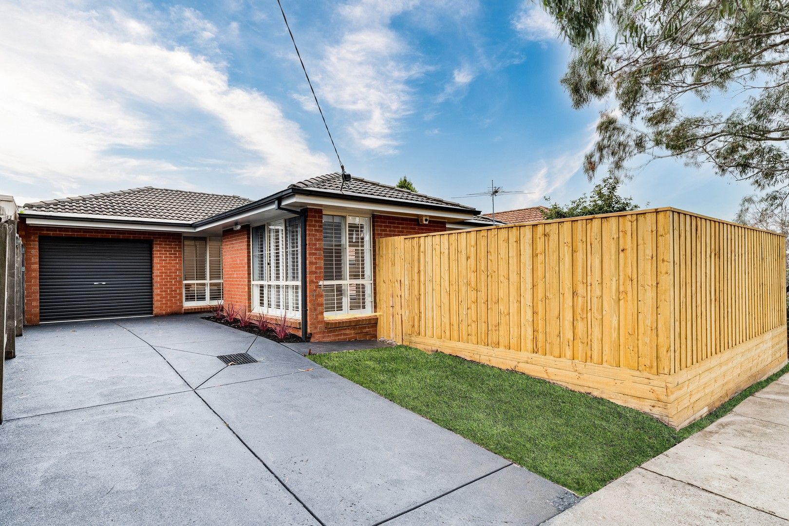 2 bedrooms House in 1/11 Lakeview Avenue ROWVILLE VIC, 3178