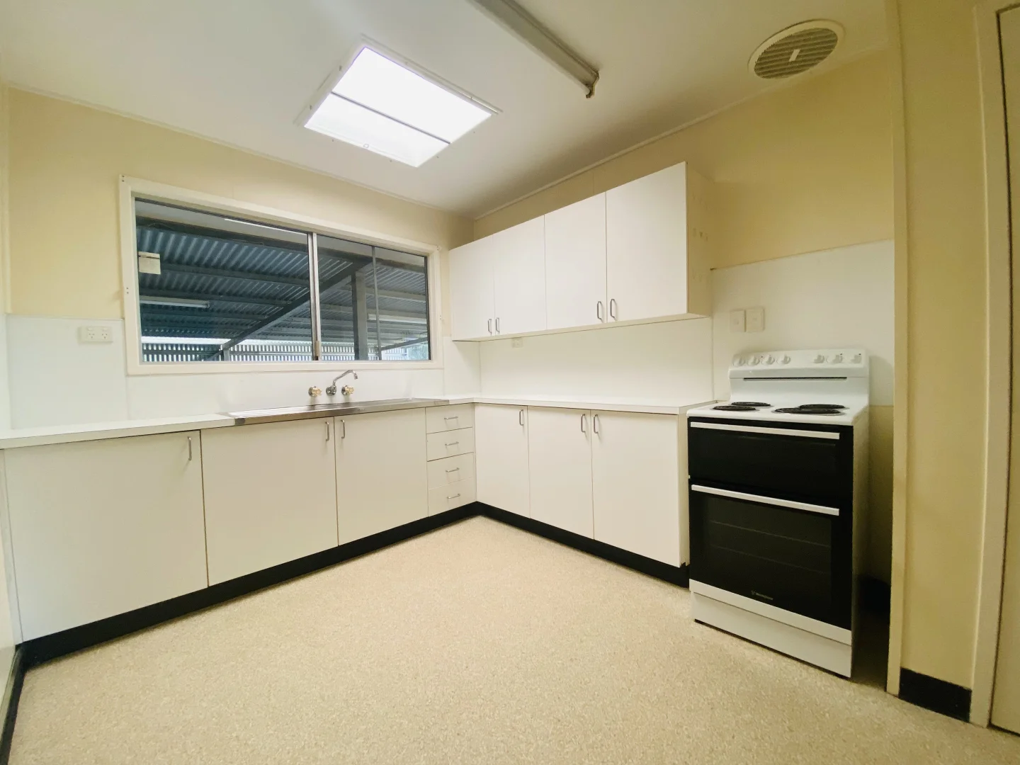 Additional image 6 of 16 Middle Crescent, Dysart QLD 4745