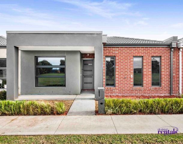 7 Frogmores Street, Pakenham VIC 3810