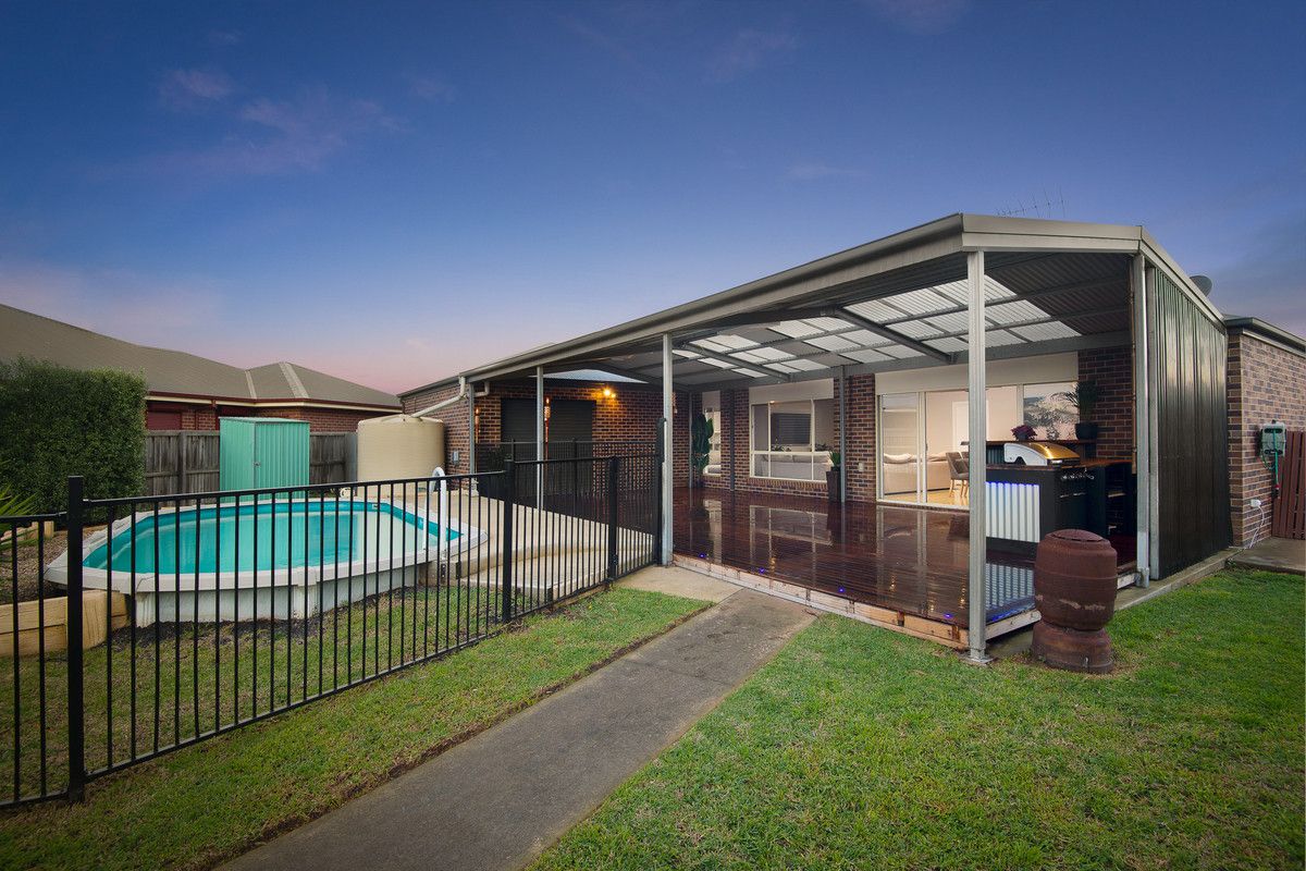 8 Fenwick Fairway, Bannockburn VIC 3331, Image 2