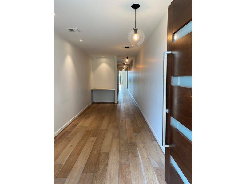 4 bedrooms Townhouse in 20a Roland Avenue STRATHMORE VIC, 3041