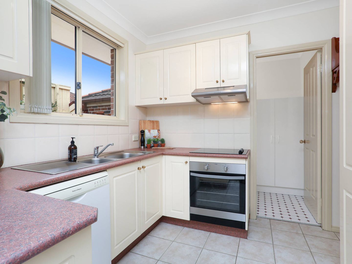 12/1 Walton Street, Blakehurst NSW 2221, Image 2