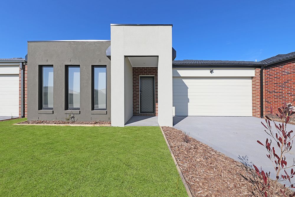 4 bedrooms House in 39 Belladonna Circuit WALLAN VIC, 3756