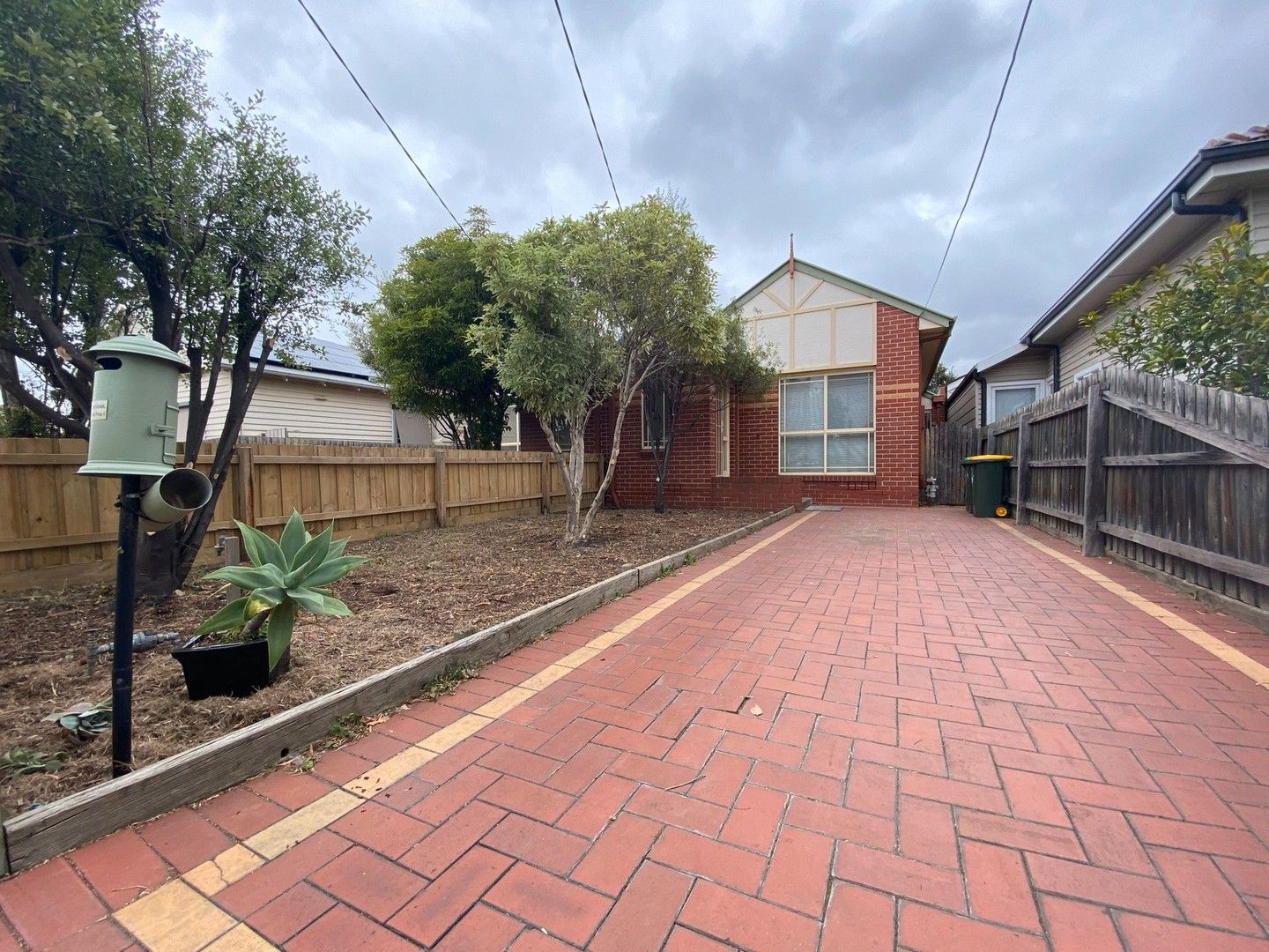 2 bedrooms Apartment / Unit / Flat in 2/2 Waratah Street PASCOE VALE VIC, 3044