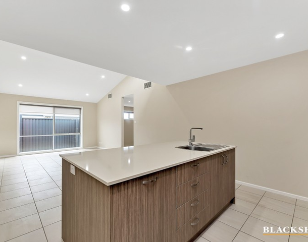55 Madgwick Street, Coombs ACT 2611