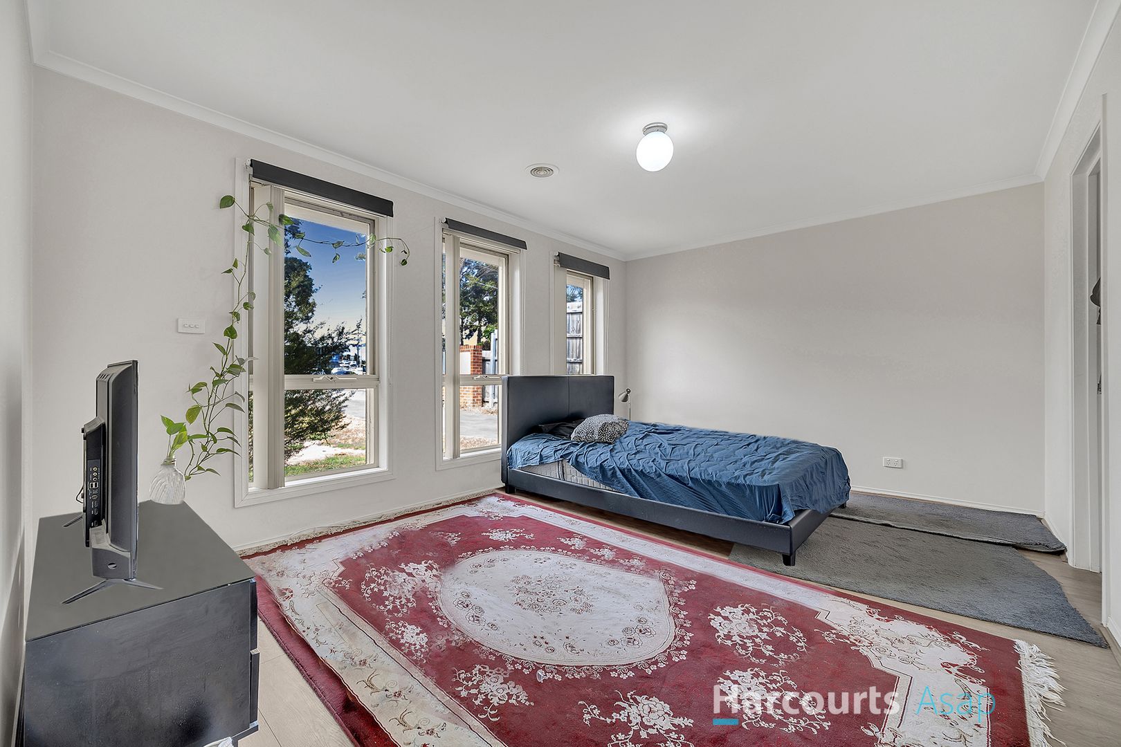 1/4 Doveton Avenue, Eumemmerring VIC 3177, Image 2