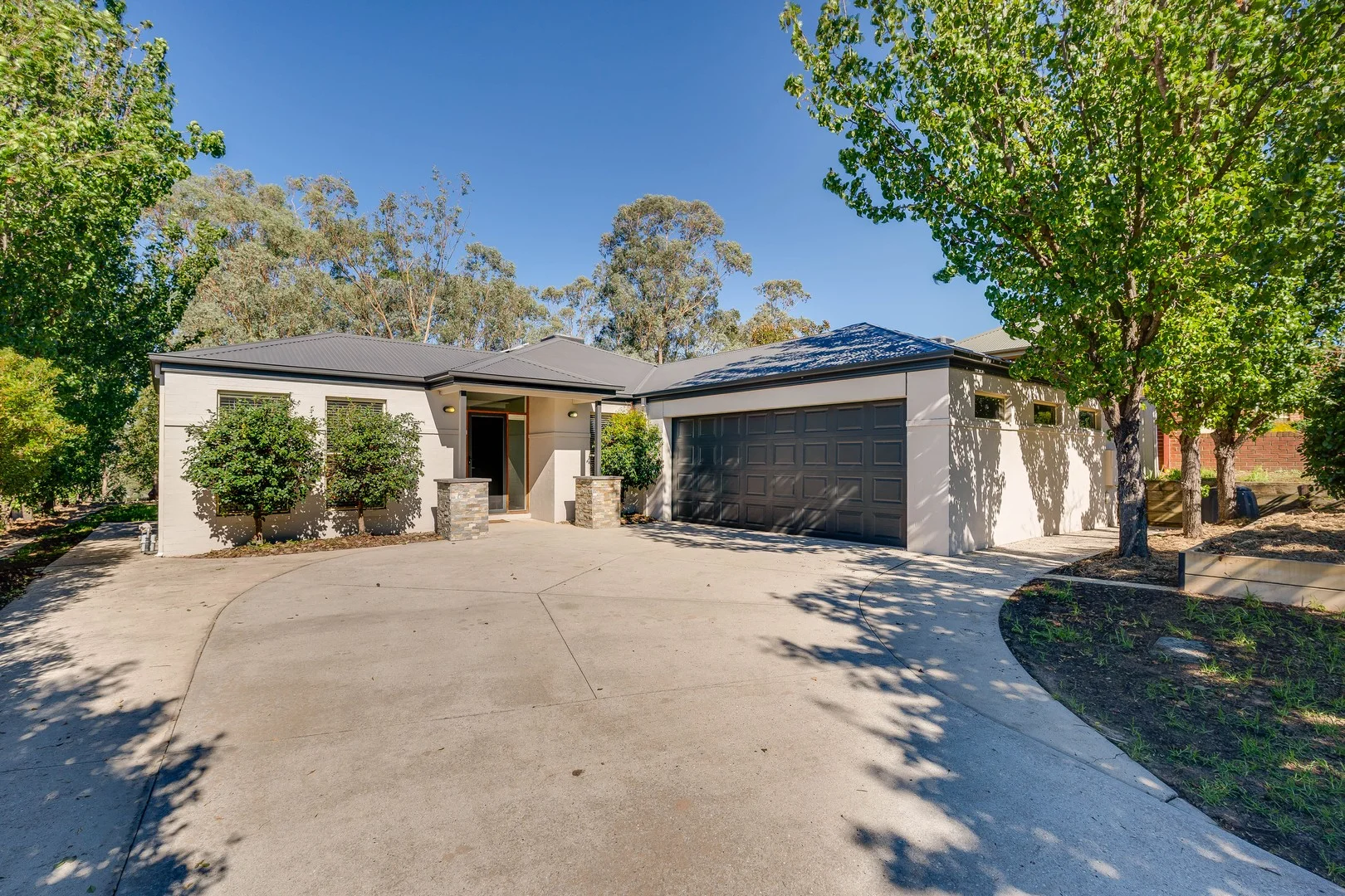 2 Lytham Ct, West Wodonga VIC 3690
