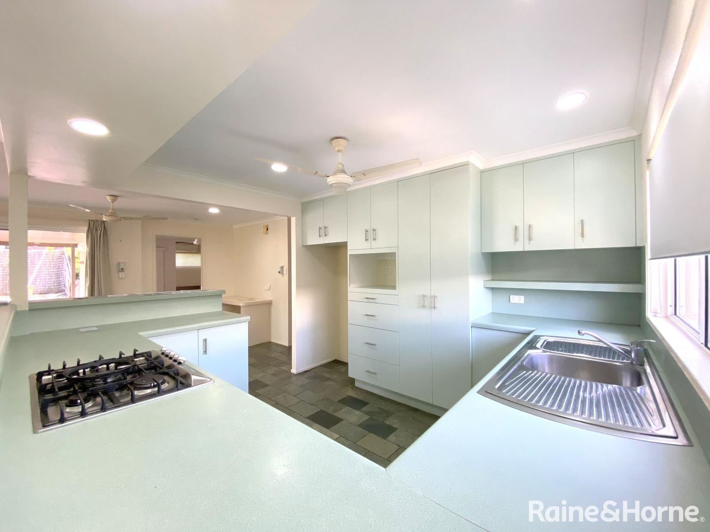 22 Coral Drive, Blacks Beach QLD 4740, Image 2