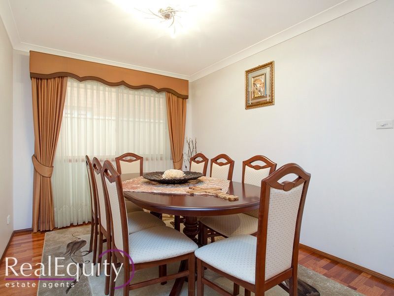 9 Todd Court, Wattle Grove NSW 2173, Image 2