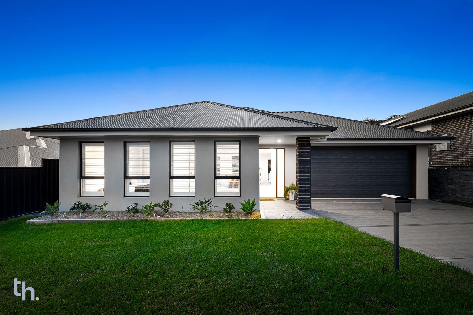 4 bedrooms House in 15 Gracie Avenue CAMERON PARK NSW, 2285