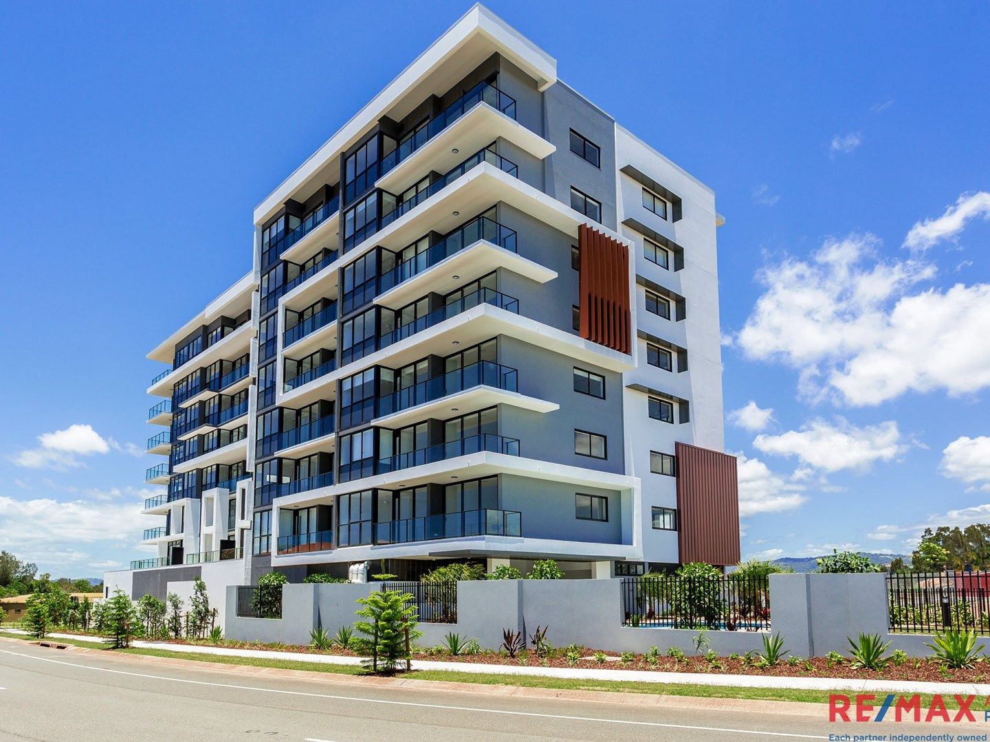 10505/112 Palm Meadows Drive, Carrara QLD 4211, Image 2