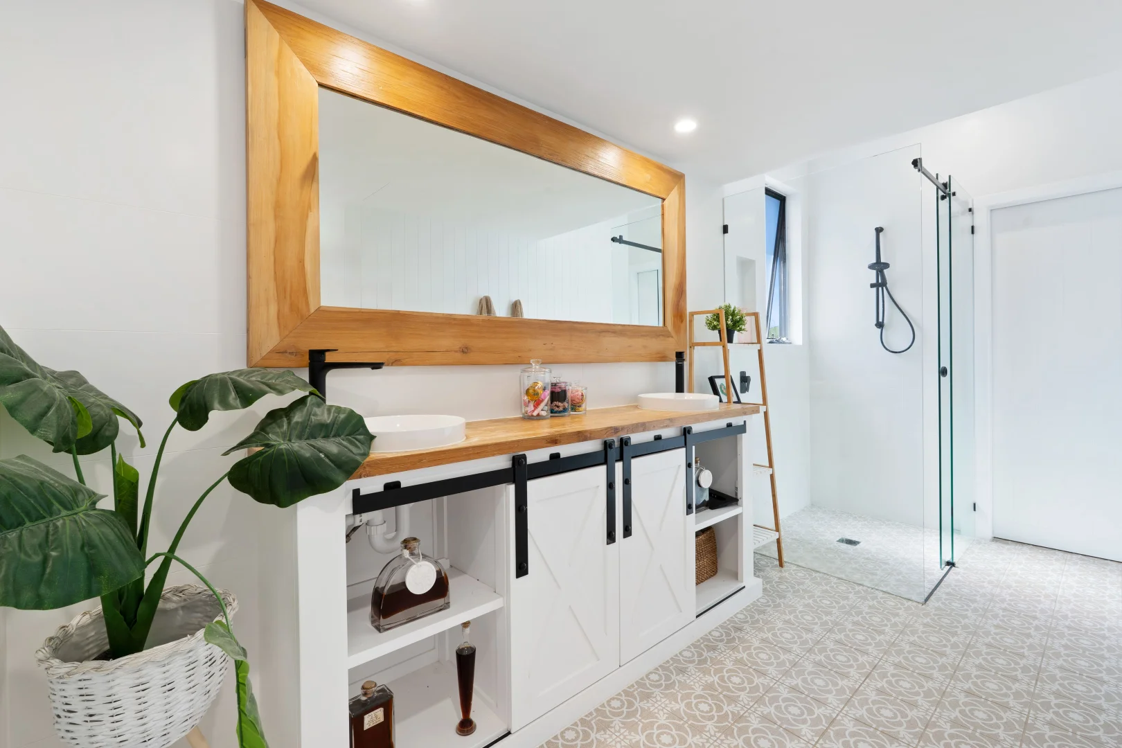 Additional image 5 of 97 Sir Bruce Small Boulevard, Benowa Waters QLD 4217