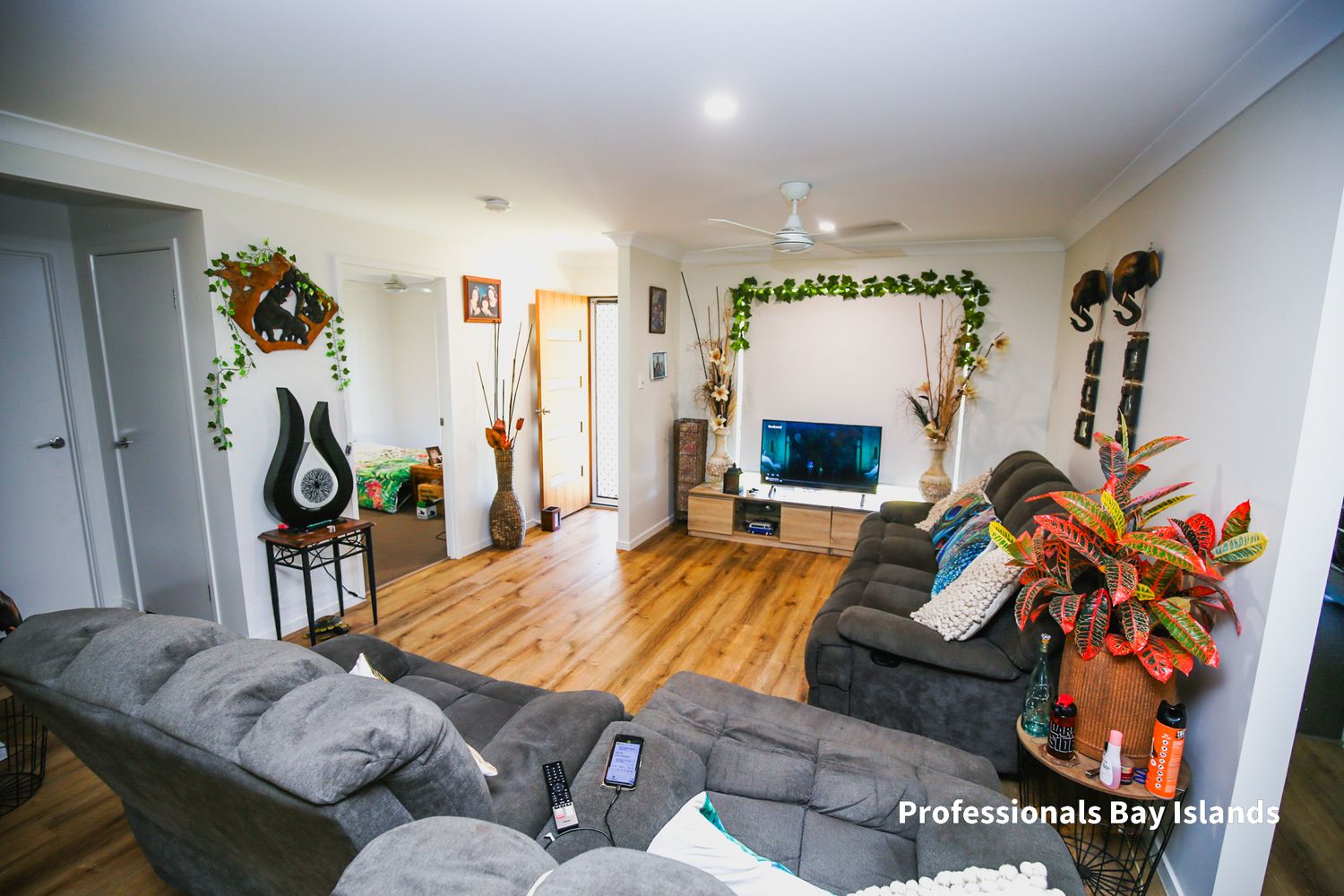 73 Taylor Street, Russell Island QLD 4184, Image 2