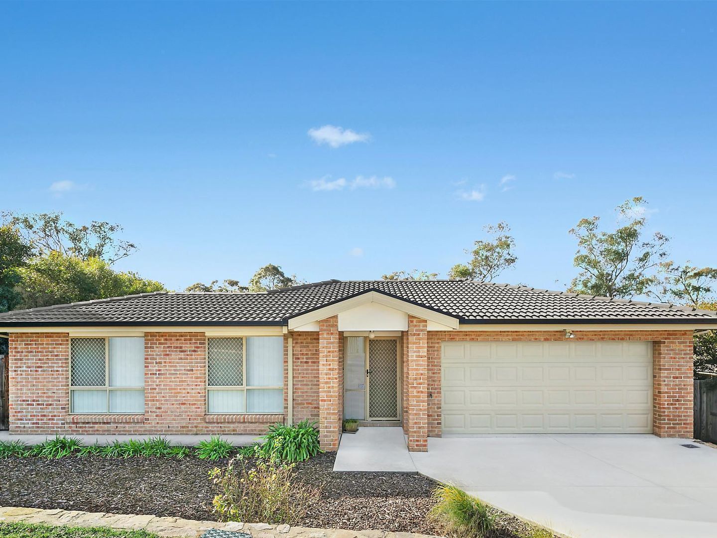 Jerrabomberra NSW 2619 4 beds house for Sale, 850,000 880,000