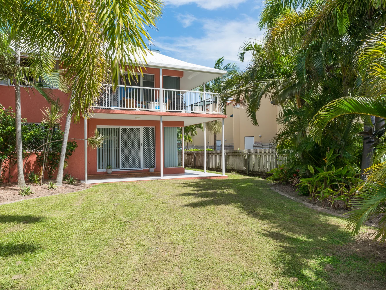 2/17 Beach Road, Dolphin Heads QLD 4740