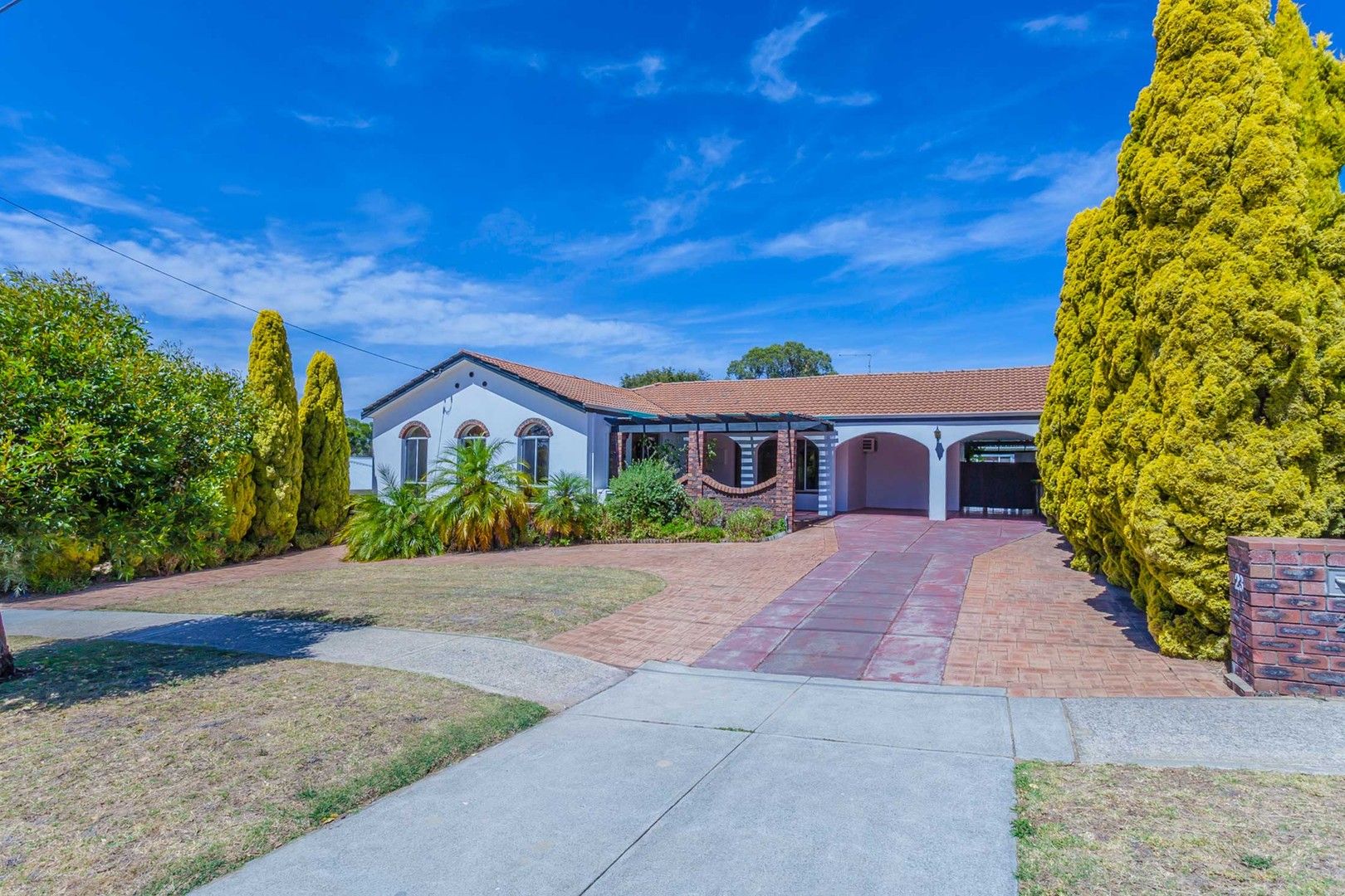 4 bedrooms House in 23 Clement Drive KARRINYUP WA, 6018