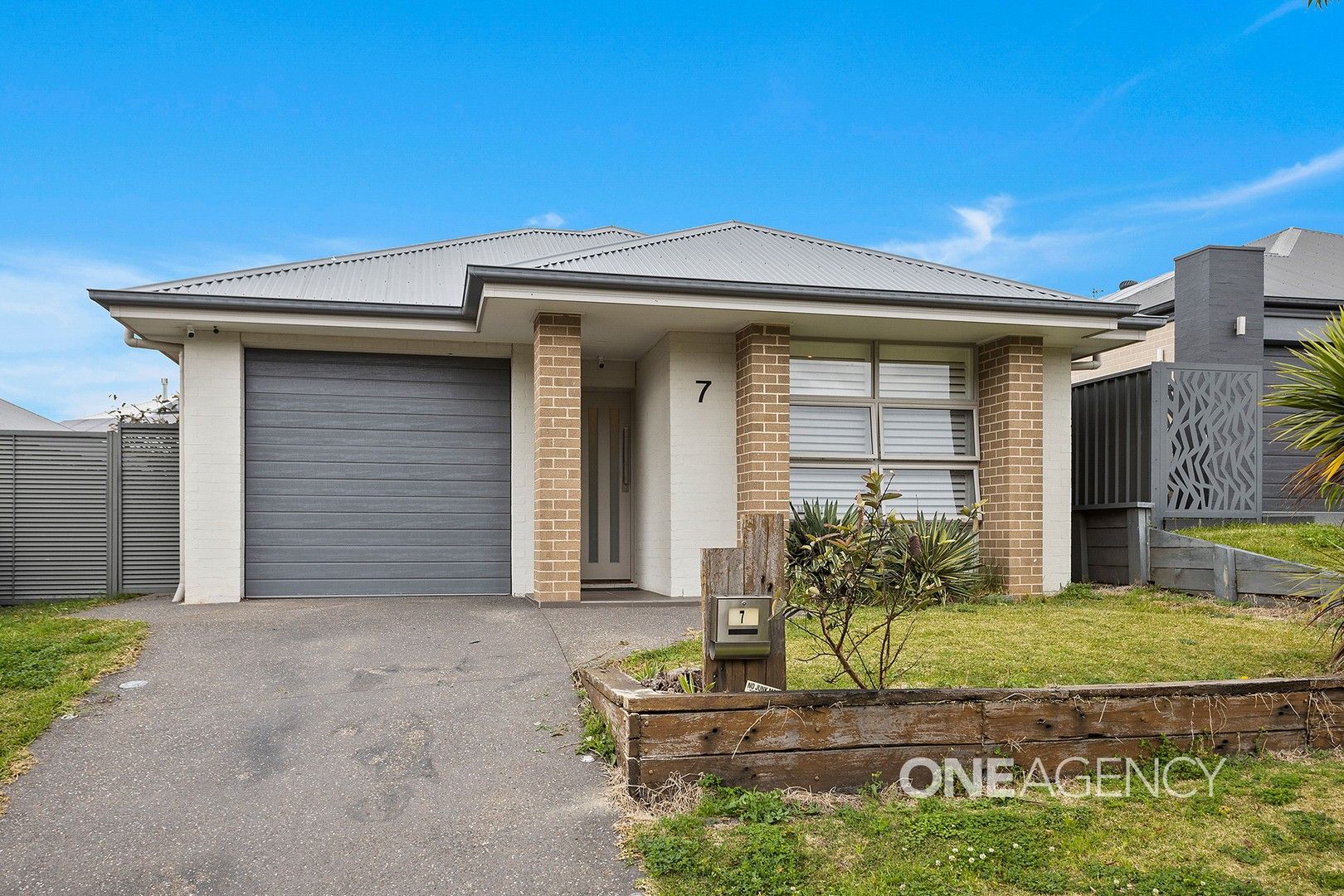 3 bedrooms House in 7 Mckelly Street HORSLEY NSW, 2530