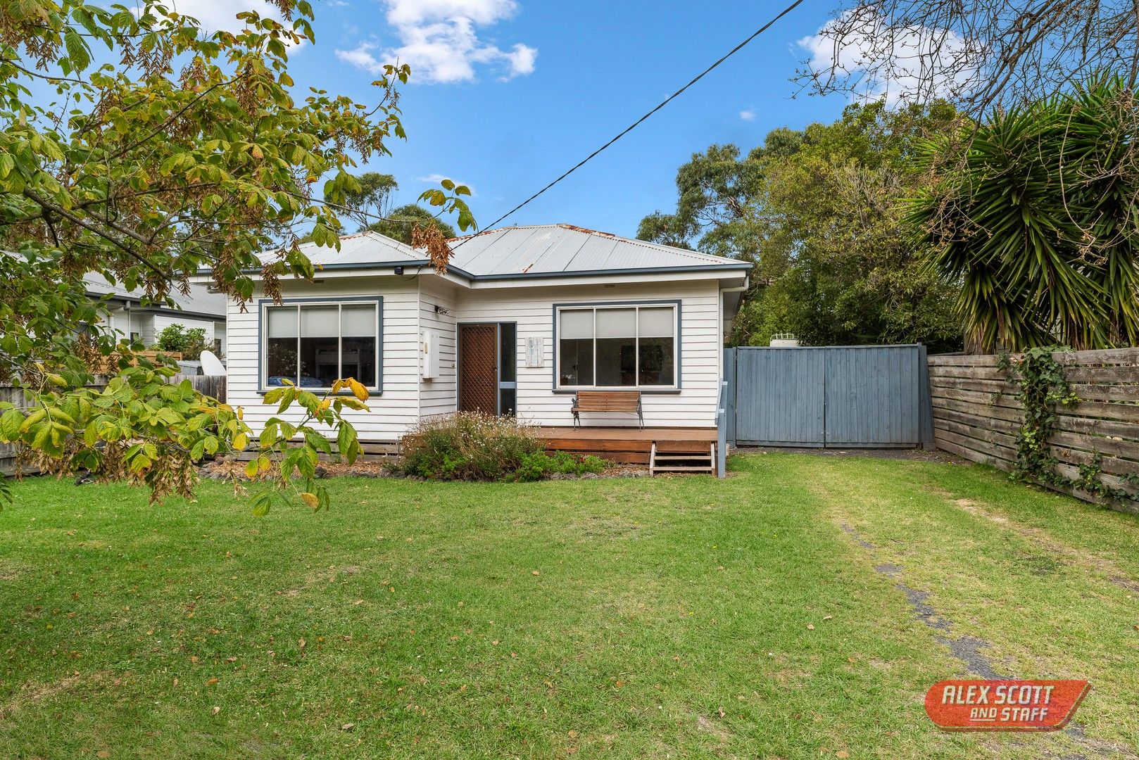 3 bedrooms House in 17 OUTLOOK Drive COWES VIC, 3922