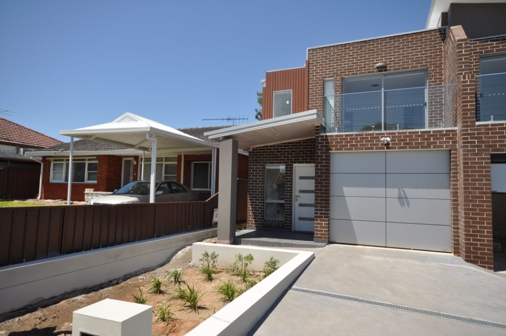 3 bedrooms Semi-Detached in 2/8 Mills Street MERRYLANDS NSW, 2160