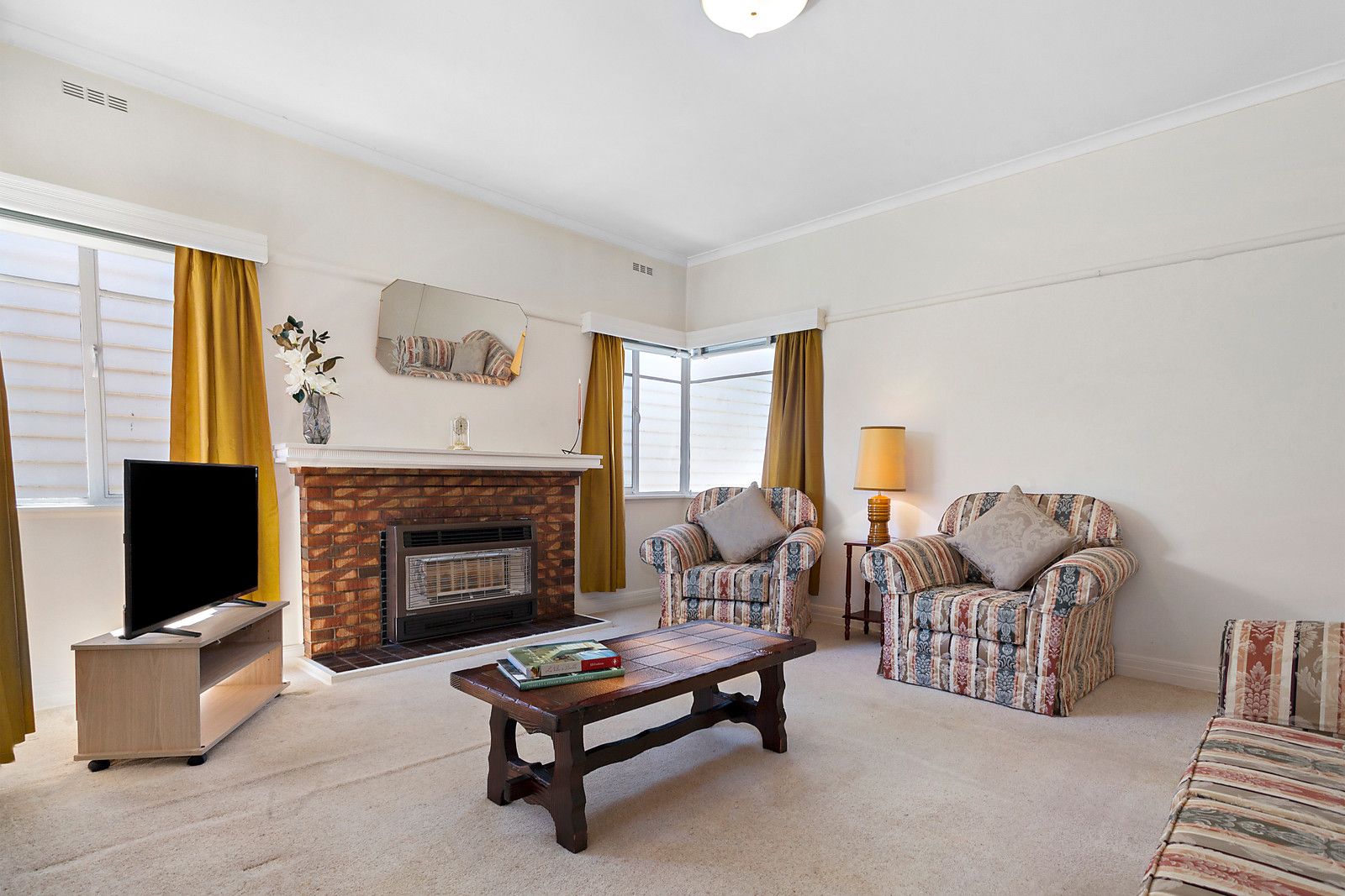 13 Sunbury Crescent, Surrey Hills VIC 3127, Image 2