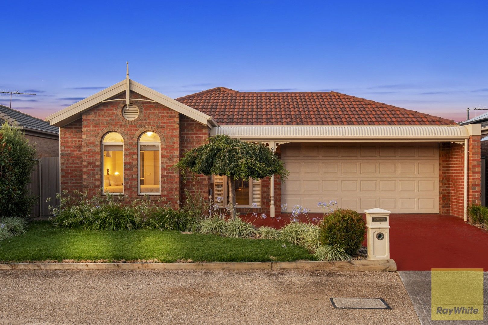 3 bedrooms House in 9 Bradman Drive TARNEIT VIC, 3029