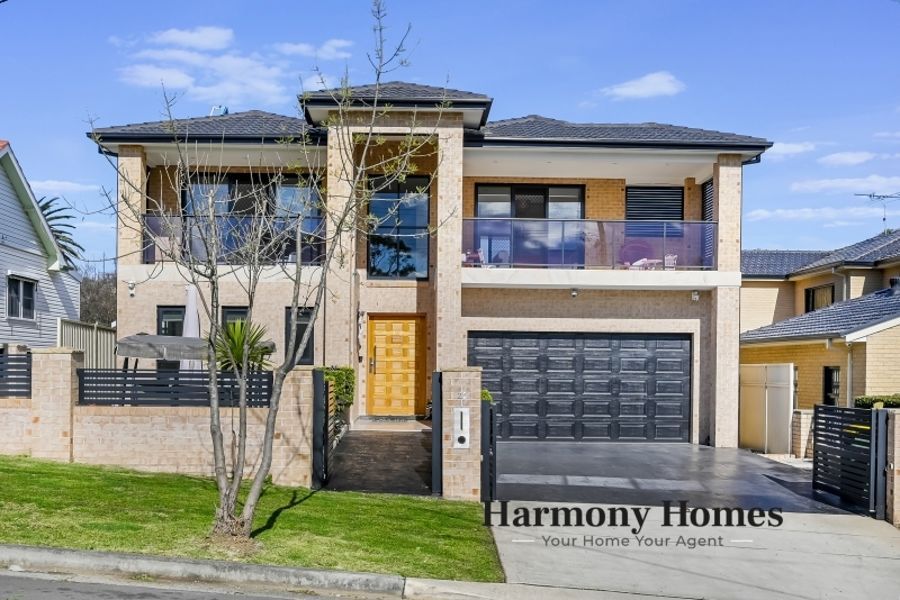 6 bedrooms House in 22 Dorothy Street MERRYLANDS NSW, 2160