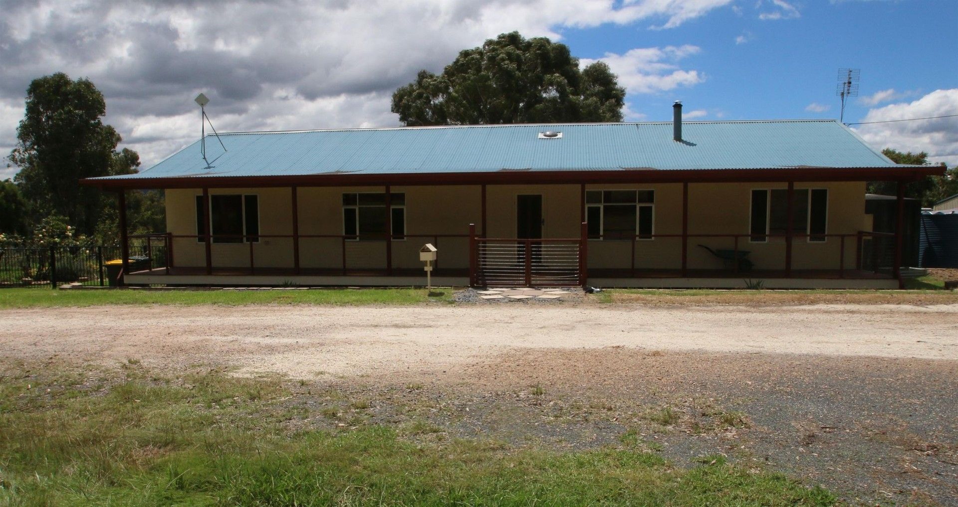 592 New England Highway, Tenterfield NSW 2372, Image 1