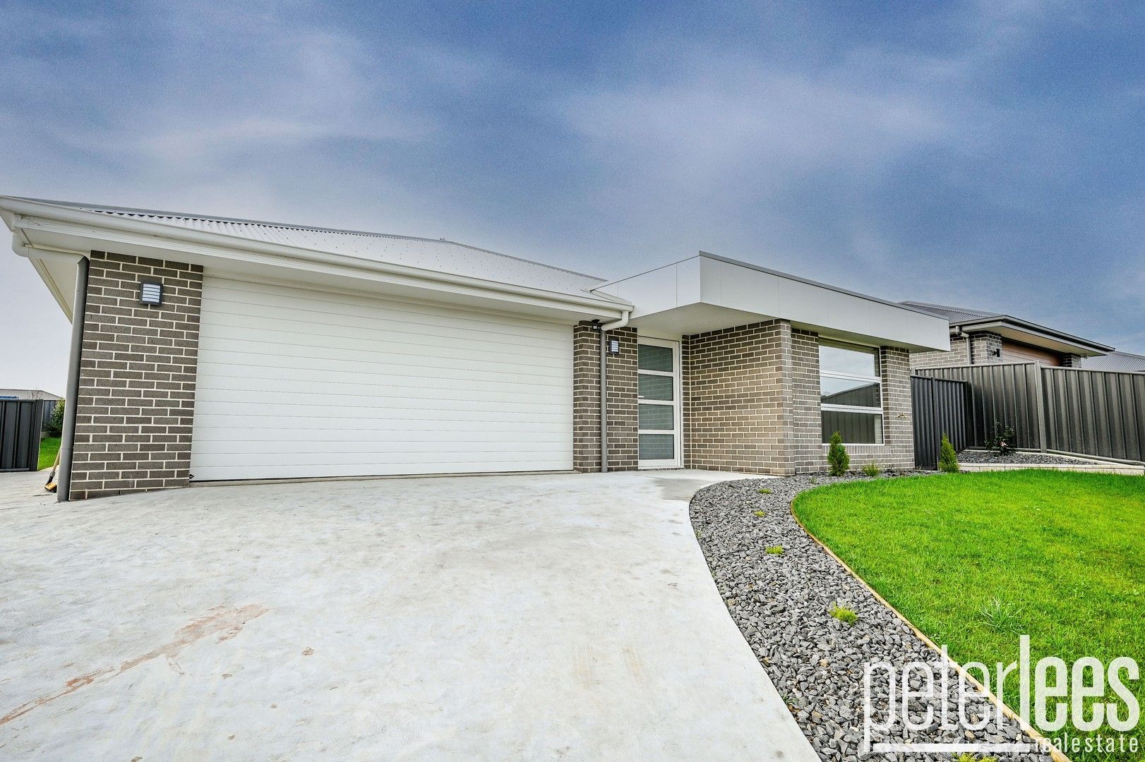 4 bedrooms House in 25 Sundowner Avenue LEGANA TAS, 7277