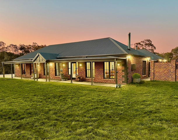 18 Borrowpit Road, Meadow Flat NSW 2795