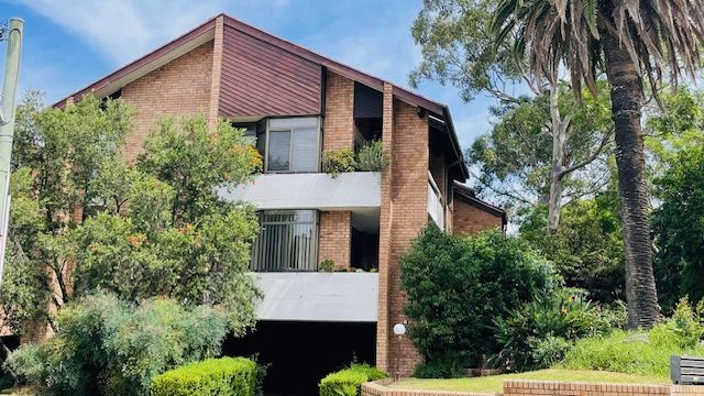 3 bedrooms Apartment / Unit / Flat in 4/69 Woniora Road HURSTVILLE NSW, 2220