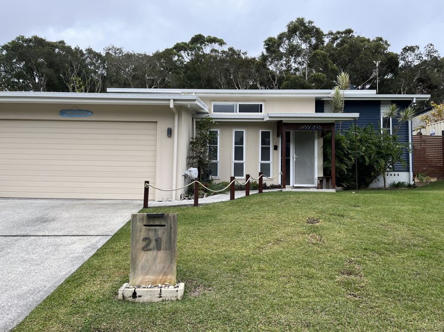 3 bedrooms House in 21 Sandpiper Drive SCOTTS HEAD NSW, 2447