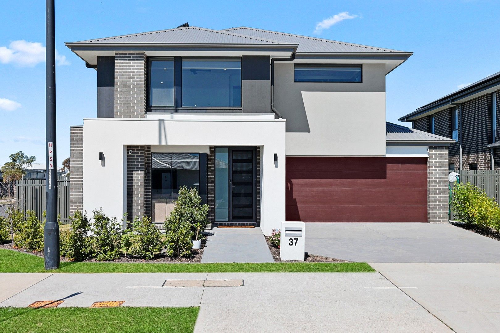 4 bedrooms House in 37 Bolwarra Drive MARSDEN PARK NSW, 2765