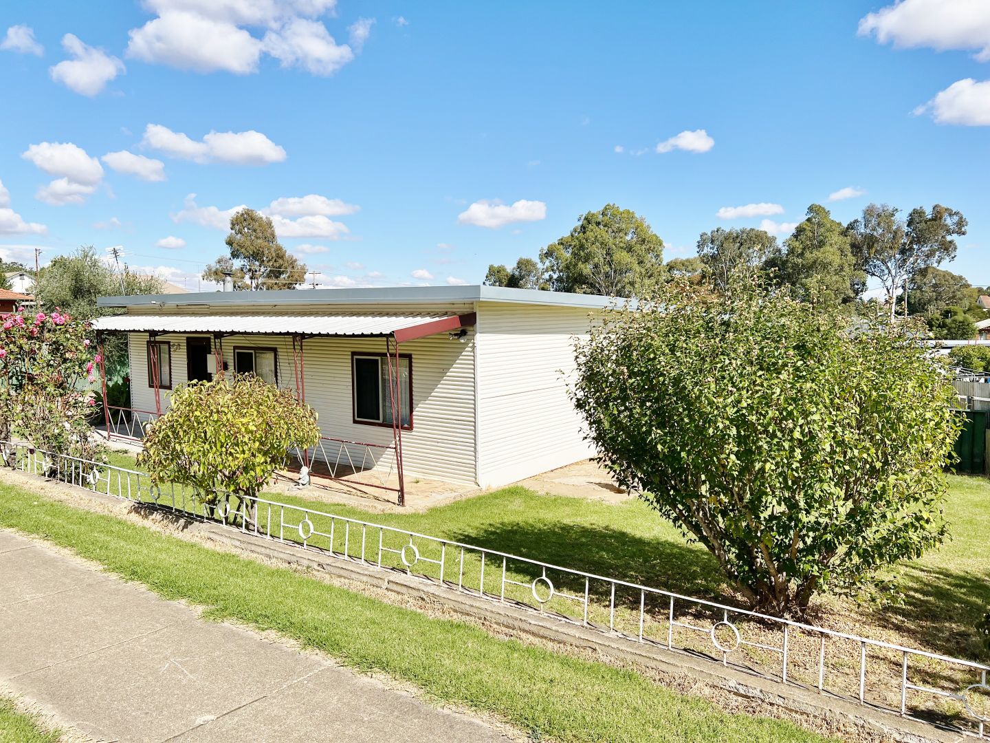 2 Blackett Avenue, Young NSW 2594, Image 1