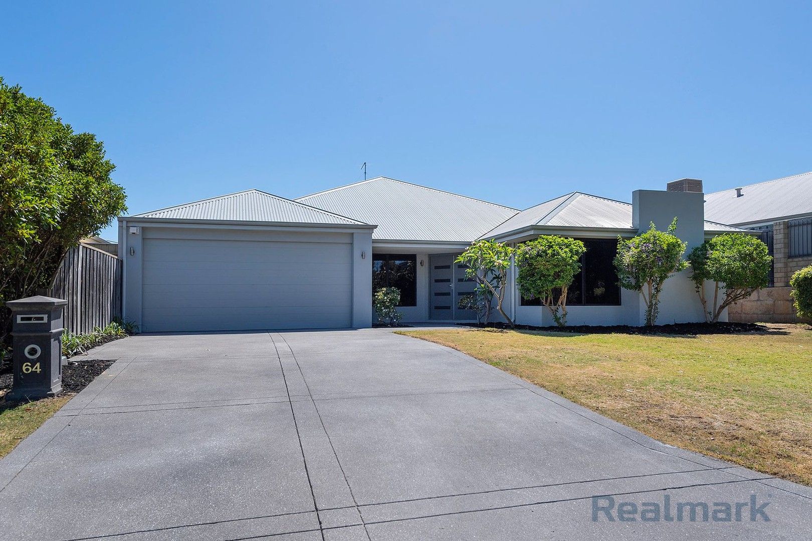 4 bedrooms House in 64 Buttercup Parkway HALLS HEAD WA, 6210