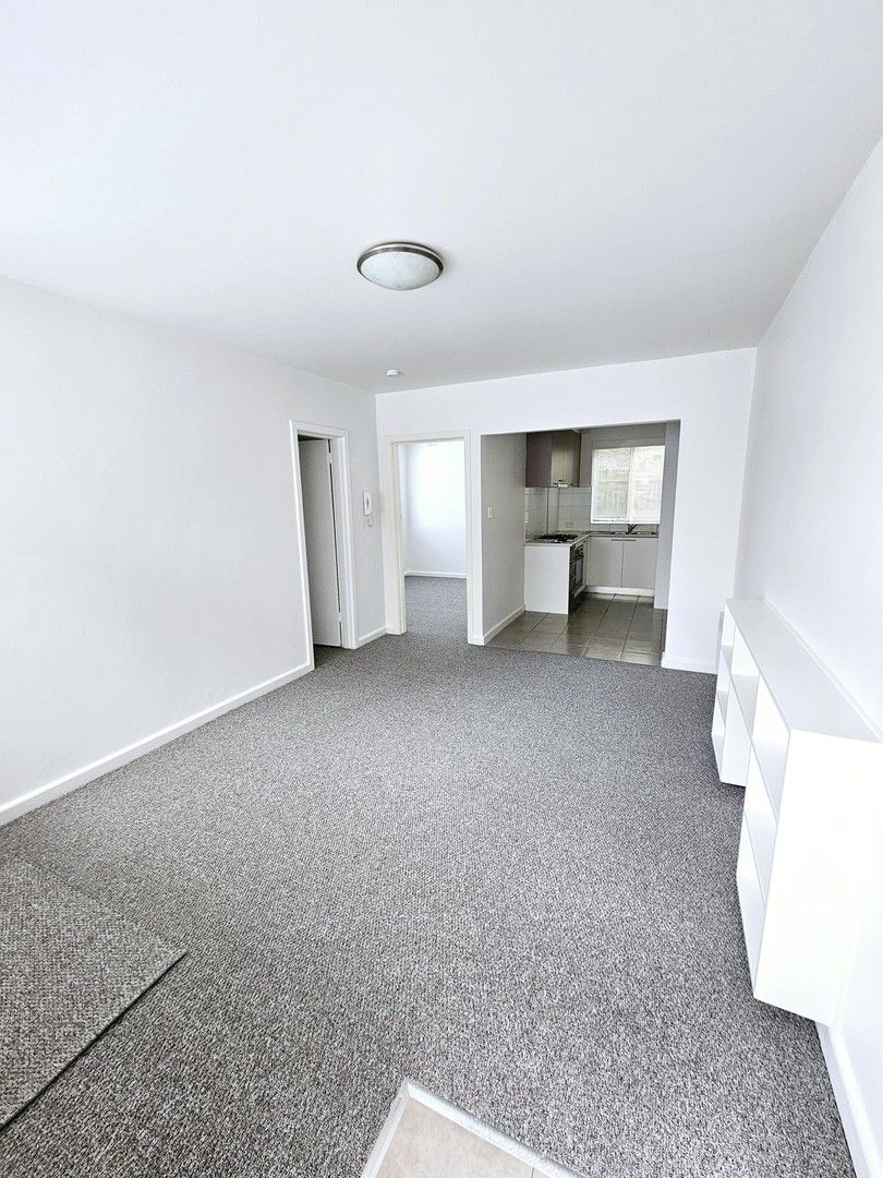 1 bedrooms Apartment / Unit / Flat in 4/98 Glenhuntly Road ELWOOD VIC, 3184