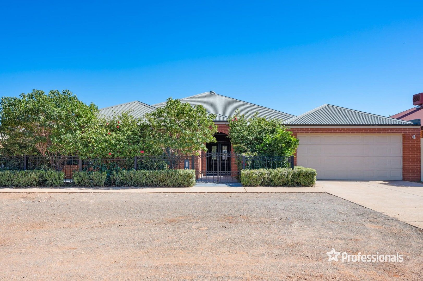 5 bedrooms House in 192 Bourke Street WEST LAMINGTON WA, 6430