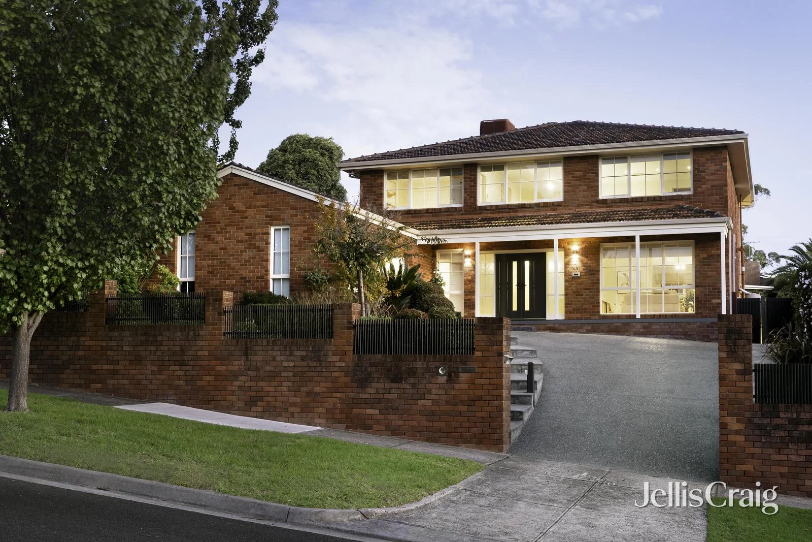 52 Huntingfield Drive, Doncaster East VIC 3109