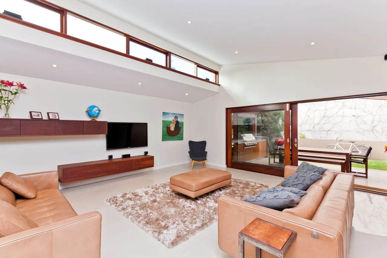 4 bedrooms House in 6 Greenock Avenue COMO WA, 6152
