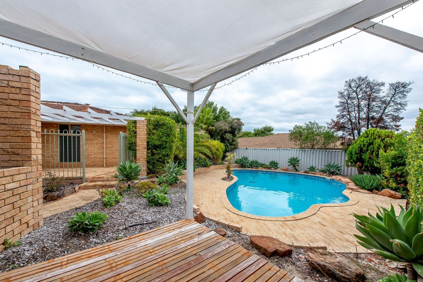 4 bedrooms House in 19 Ferndene Mews HILLARYS WA, 6025